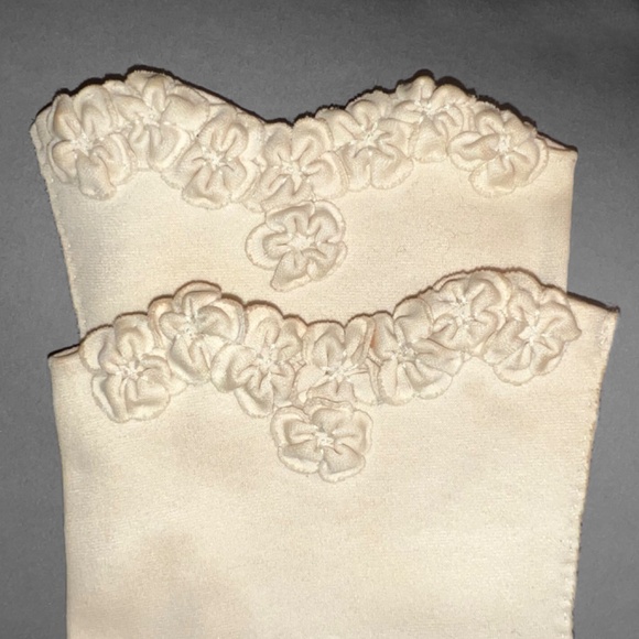 Vintage Beige Stretch Gloves - Picture 5 of 9